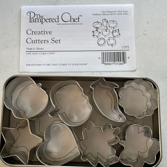 PAMPERED CHEF CREATIVE MINI COOKIE CUTTERS SET - Picture 1 of 5
